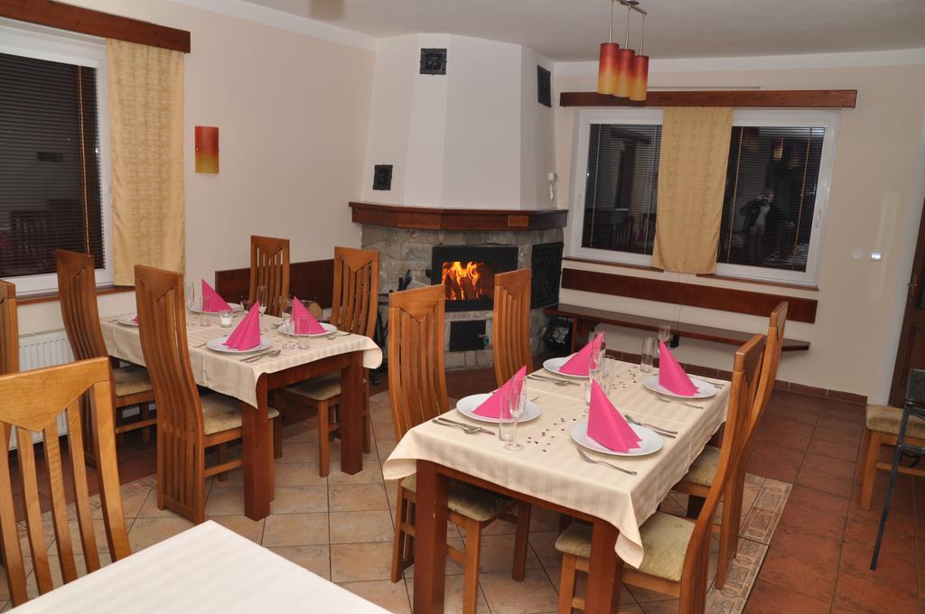 Pension & Restaurant Silma With Wellness Rychvald Exterior photo