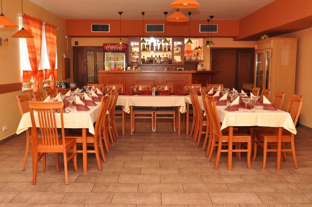 Pension & Restaurant Silma With Wellness Rychvald Exterior photo