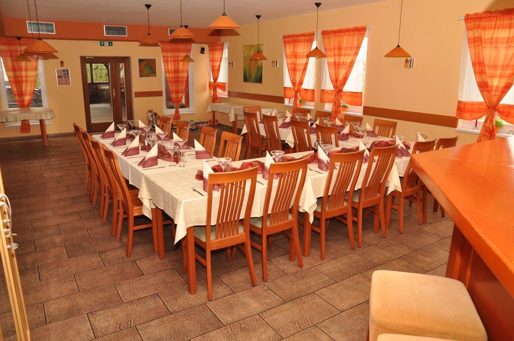 Pension & Restaurant Silma With Wellness Rychvald Exterior photo